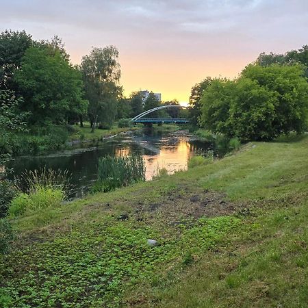 Dom Rodzinny przy Parku: 4-pokojowy z Biurem i Kominkiem Pila Exterior photo