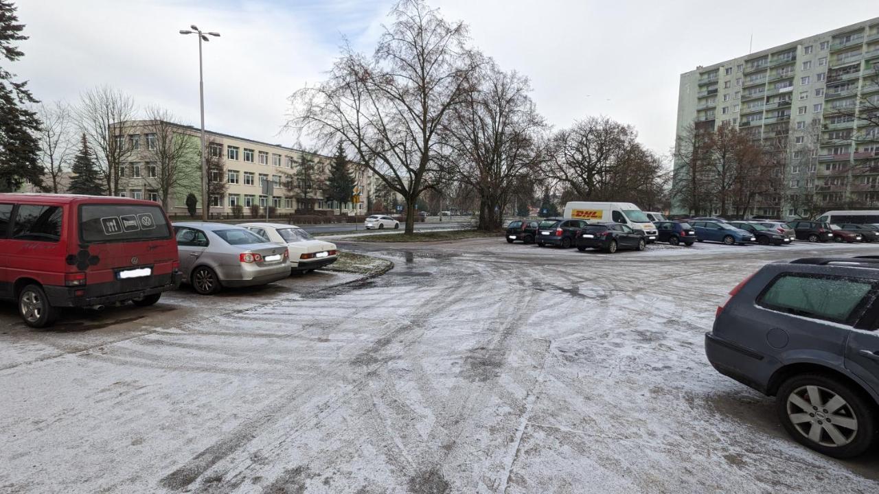 Dom Rodzinny przy Parku: 4-pokojowy z Biurem i Kominkiem Pila Exterior photo